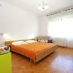 Zvonko 1565 公寓